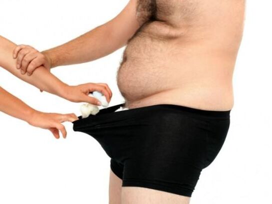 Gizon baten zakil txikia